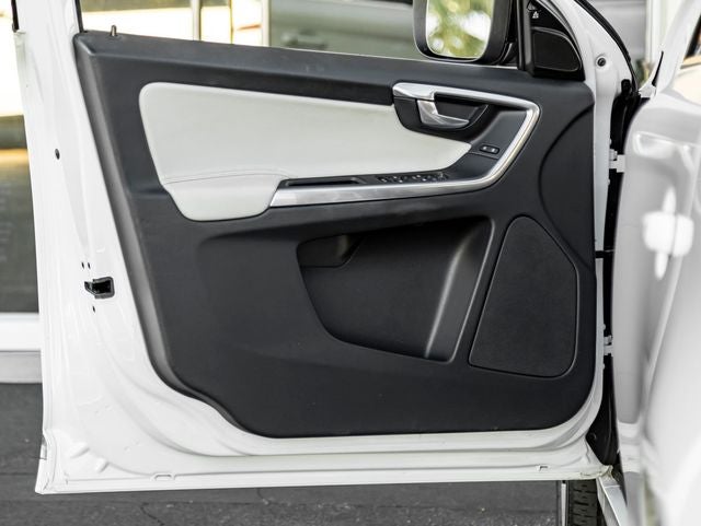 2017 Volvo XC60 T6 Dynamic
