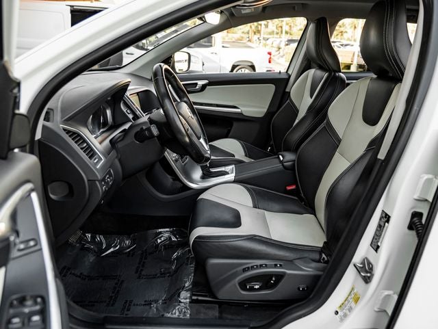 2017 Volvo XC60 T6 Dynamic