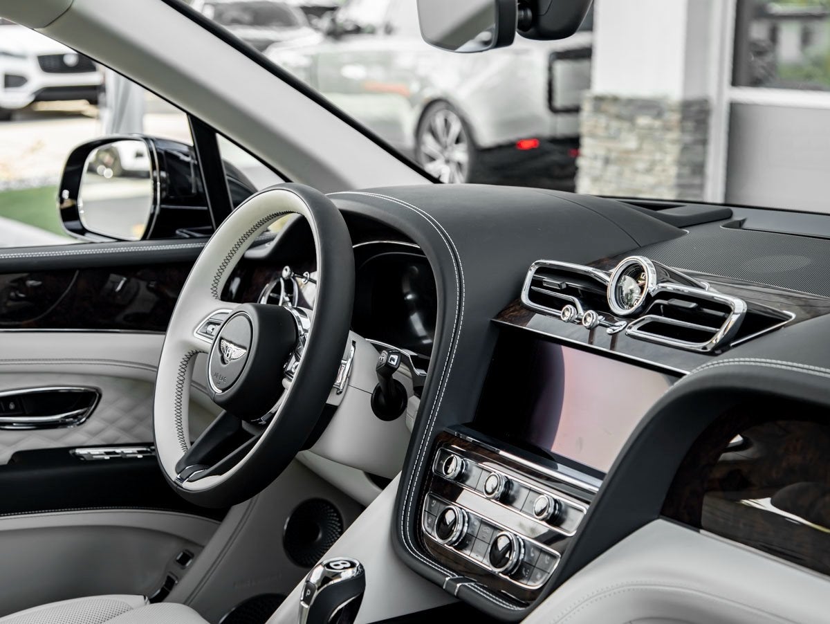 2025 Bentley Bentayga V8