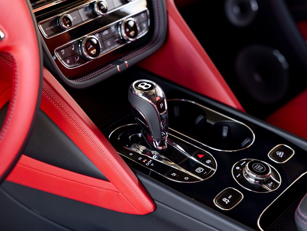 2025 Bentley Bentayga Azure V8