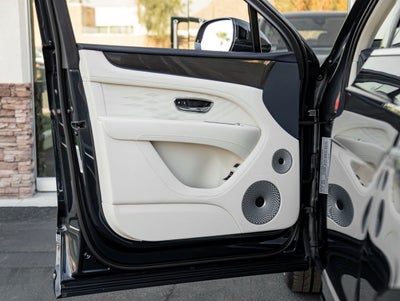 2025 Bentley Bentayga Atelier V8