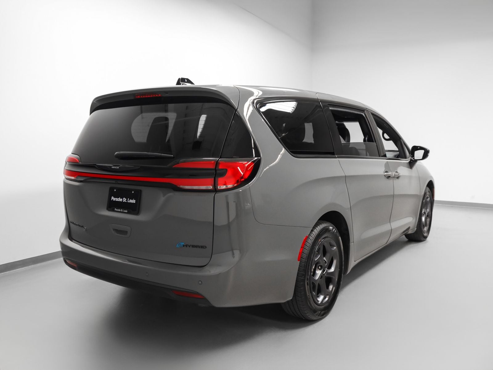 2023 Chrysler Pacifica Hybrid Limited S Appearance