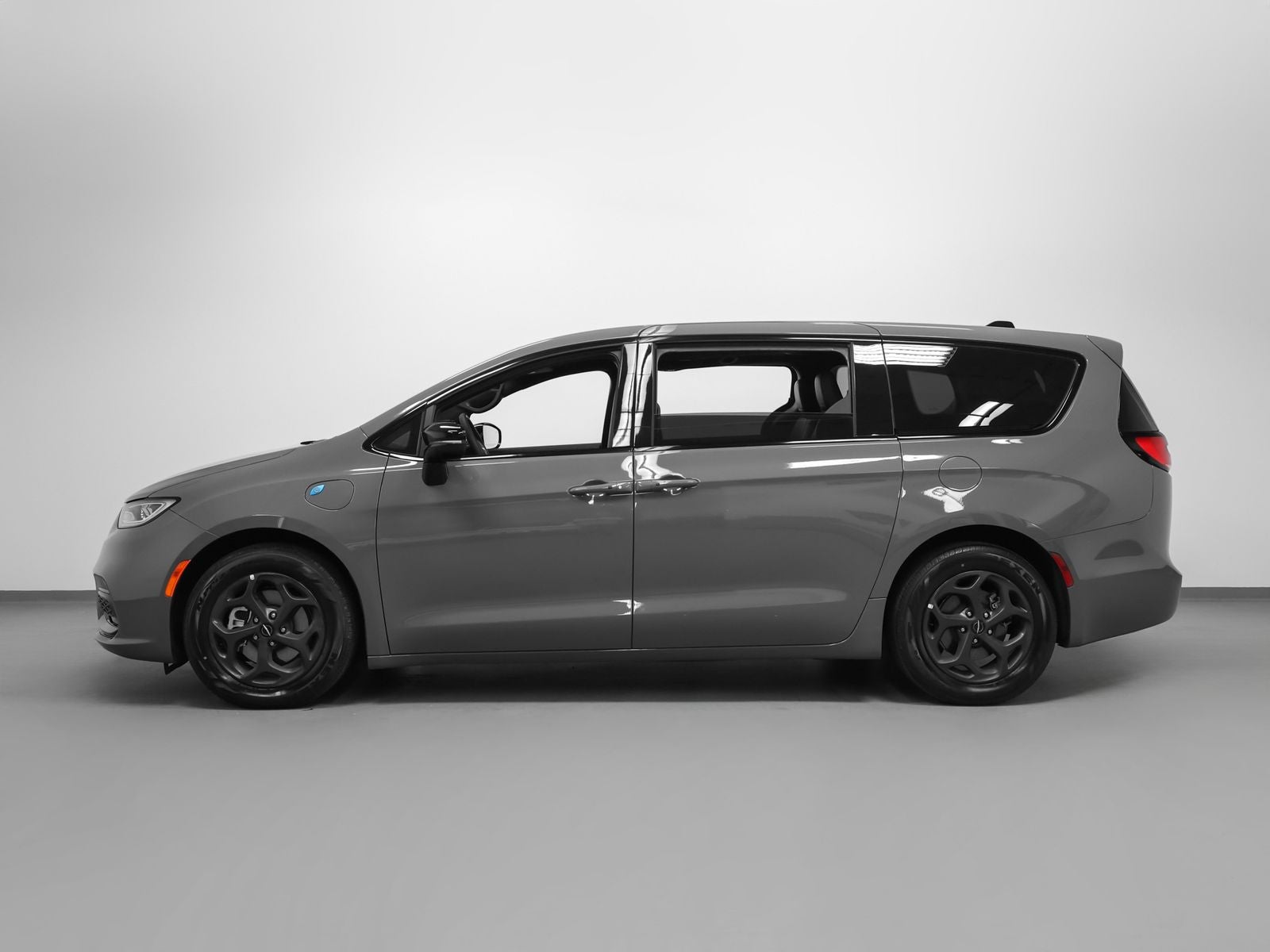 2023 Chrysler Pacifica Hybrid Limited S Appearance