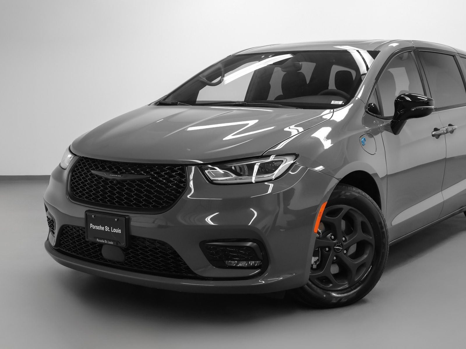 2023 Chrysler Pacifica Hybrid Limited S Appearance