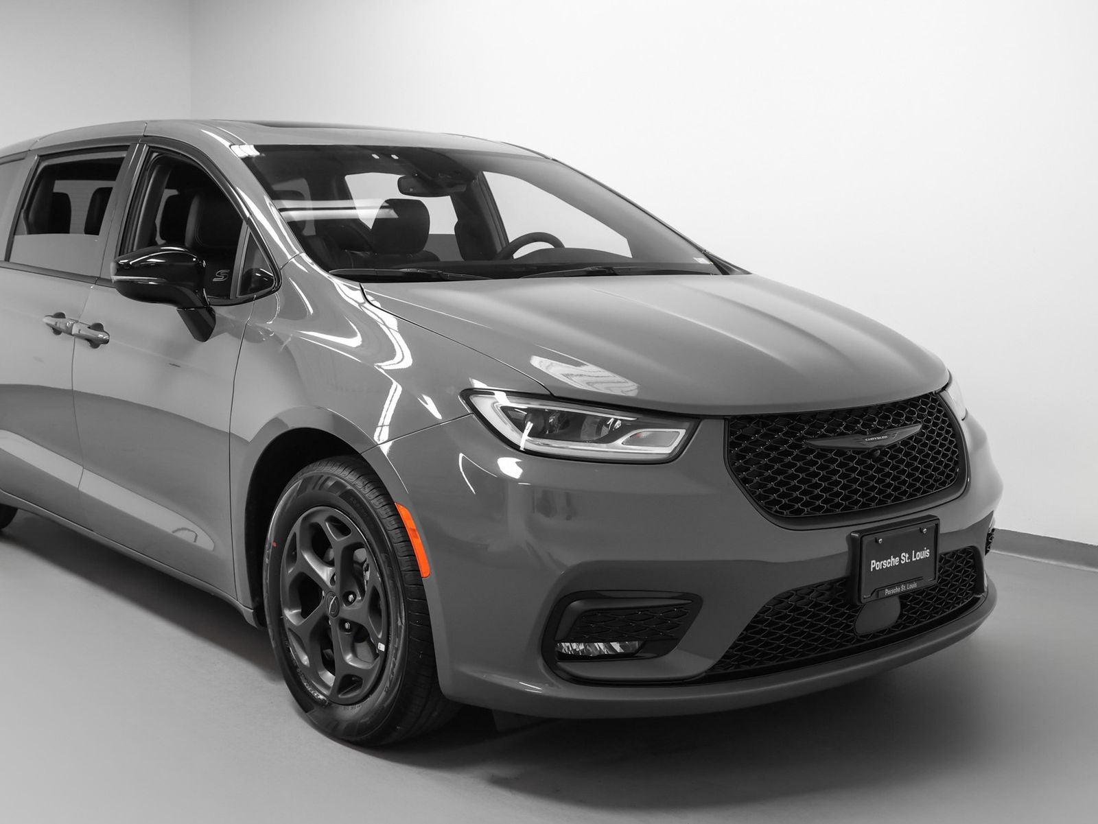 2023 Chrysler Pacifica Hybrid Limited S Appearance