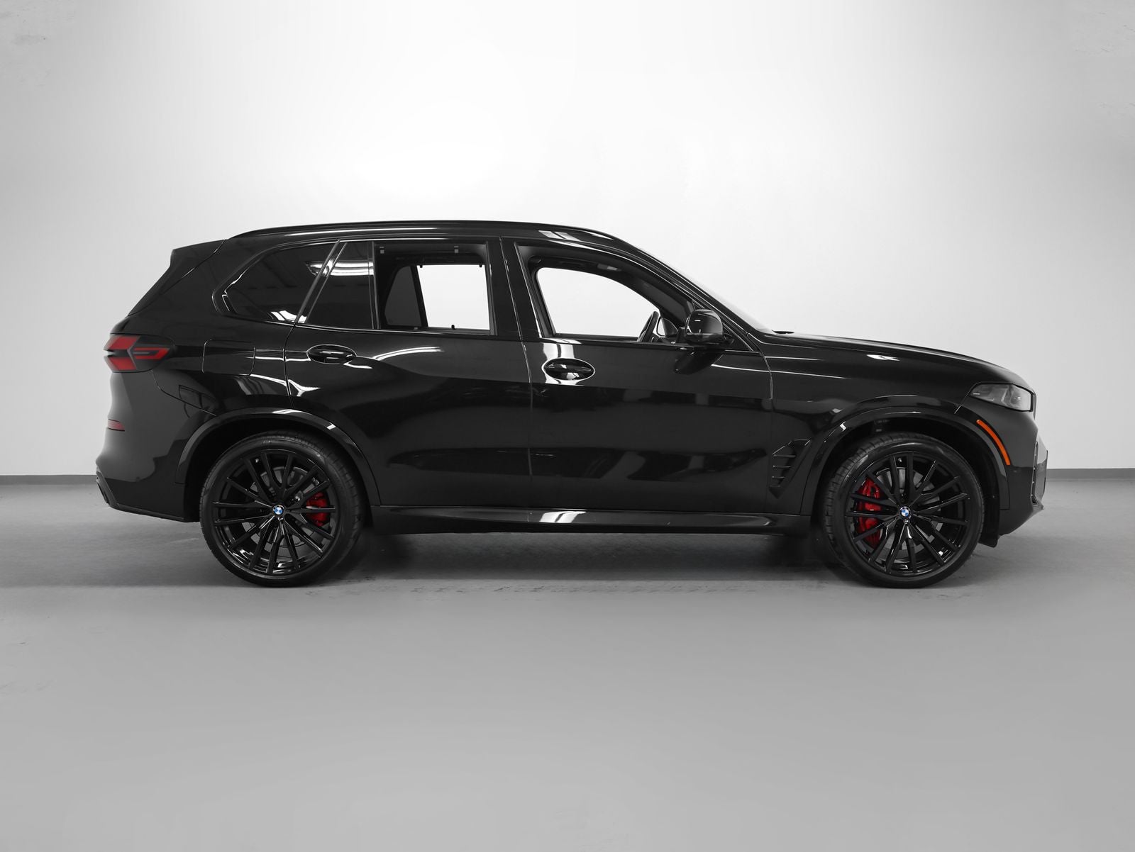 2025 BMW X5 M60i