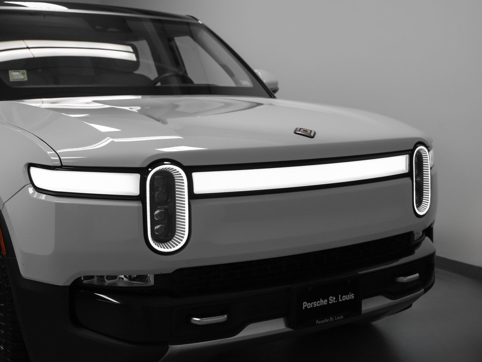 2023 Rivian R1S Adventure Quad Motor Large Pack