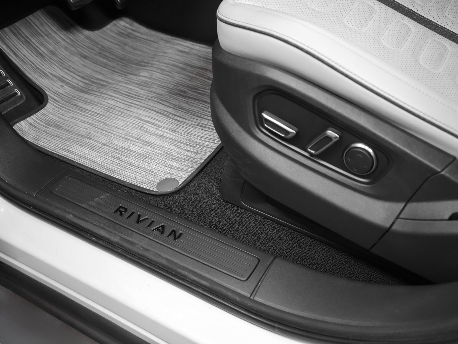 2023 Rivian R1S Adventure Quad Motor Large Pack
