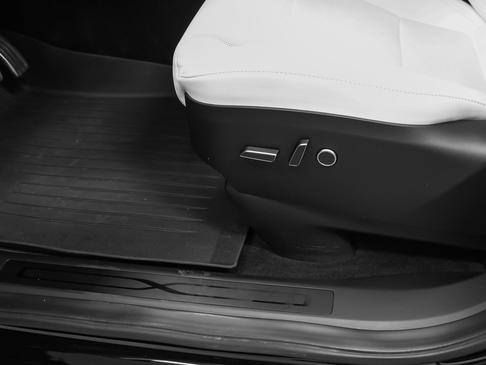 2023 Tesla Model X Base