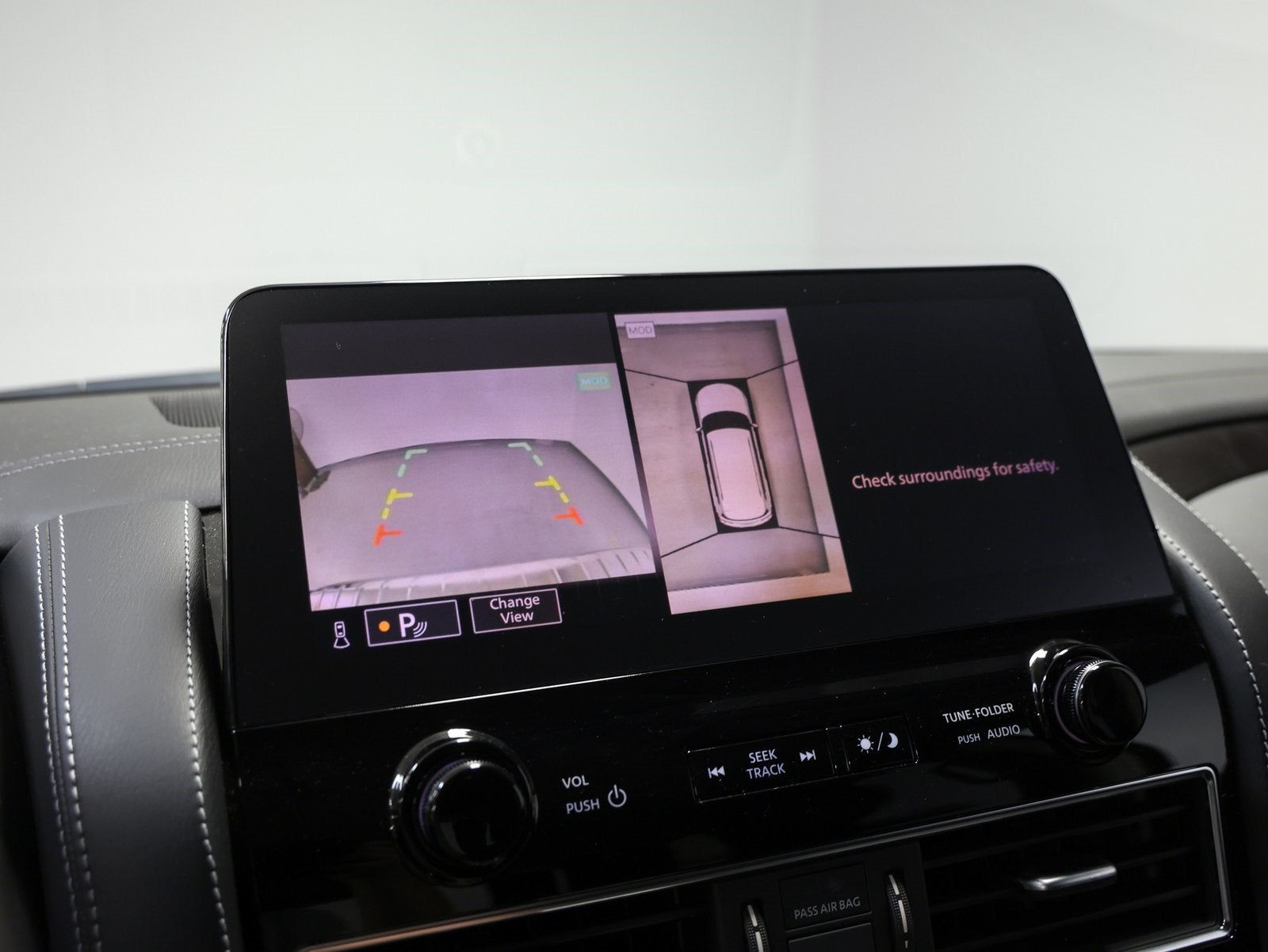 2024 INFINITI QX80 LUXE