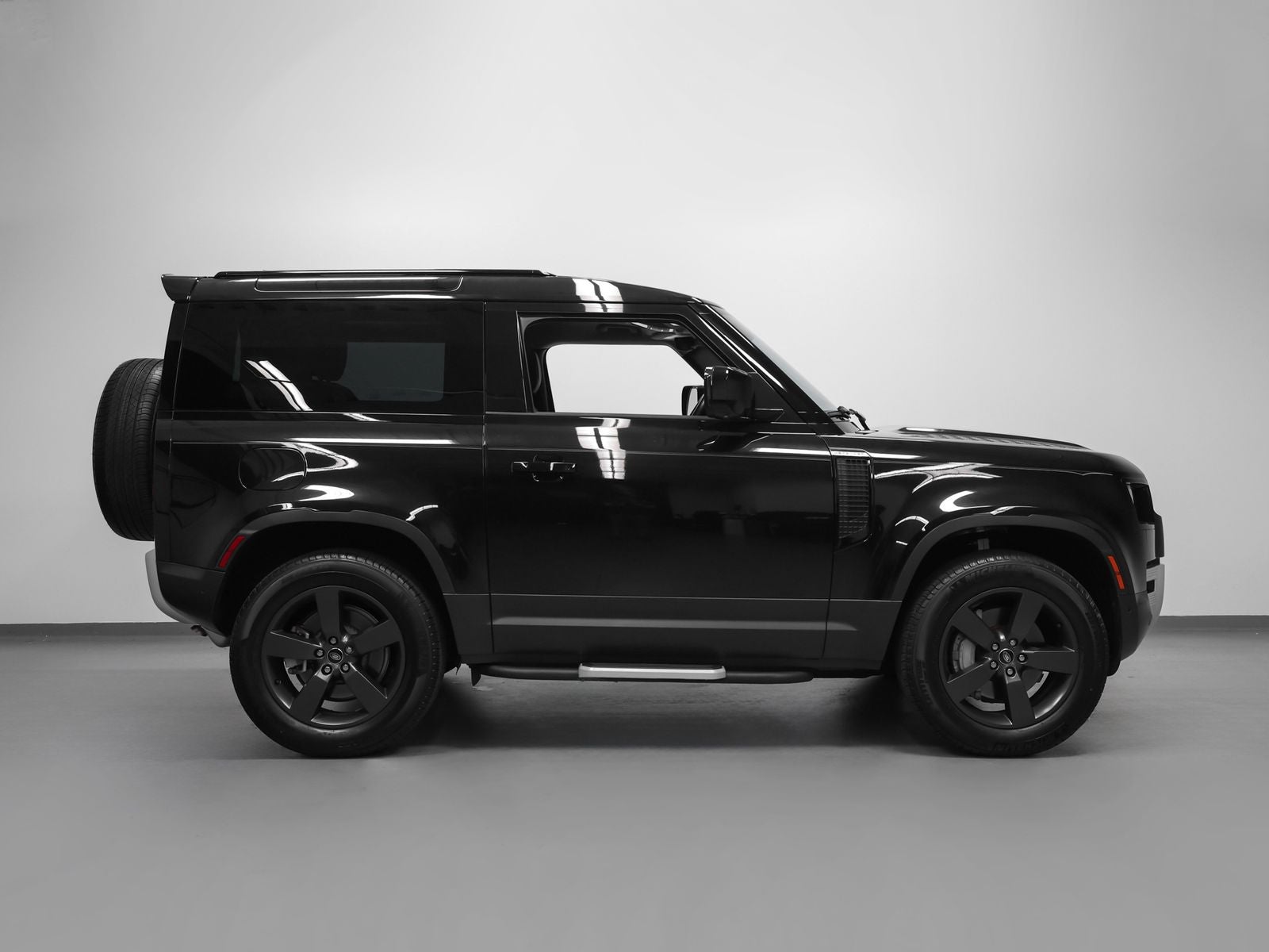 2023 Land Rover Defender 90 SE