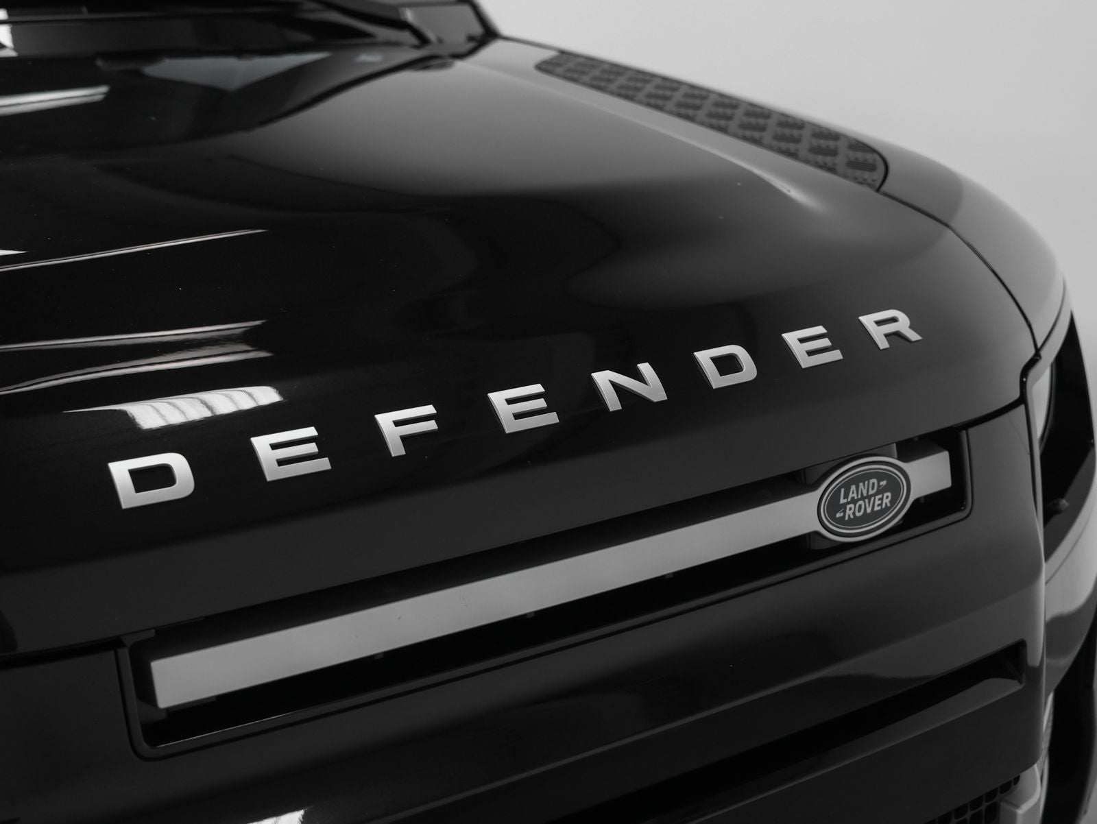 2023 Land Rover Defender 90 SE
