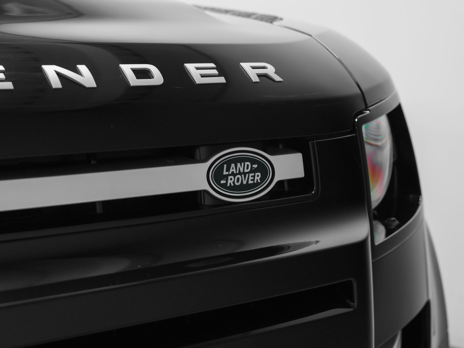 2023 Land Rover Defender 90 SE