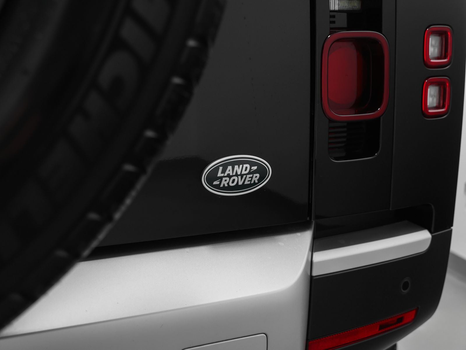 2023 Land Rover Defender 90 SE