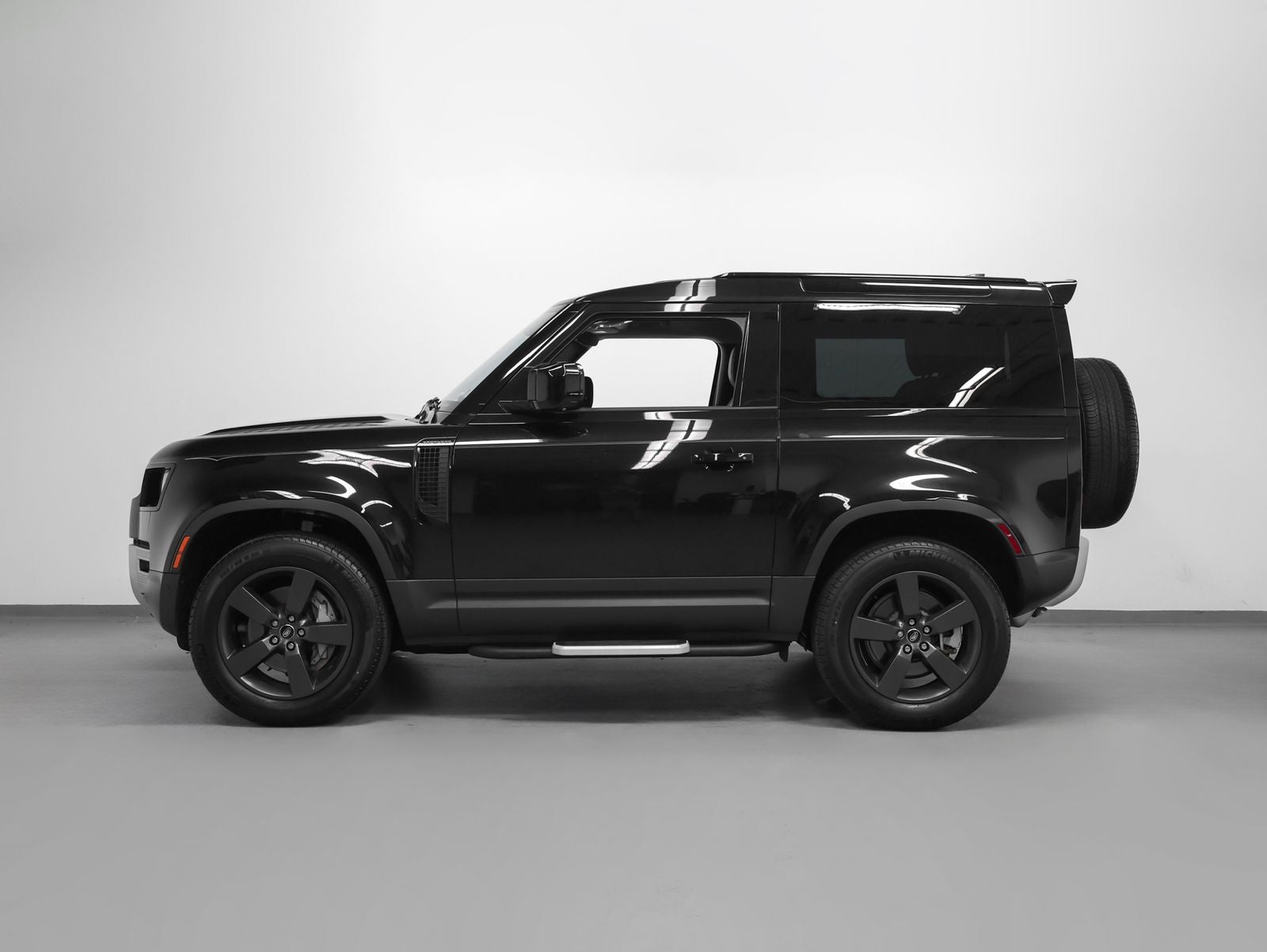 2023 Land Rover Defender 90 SE