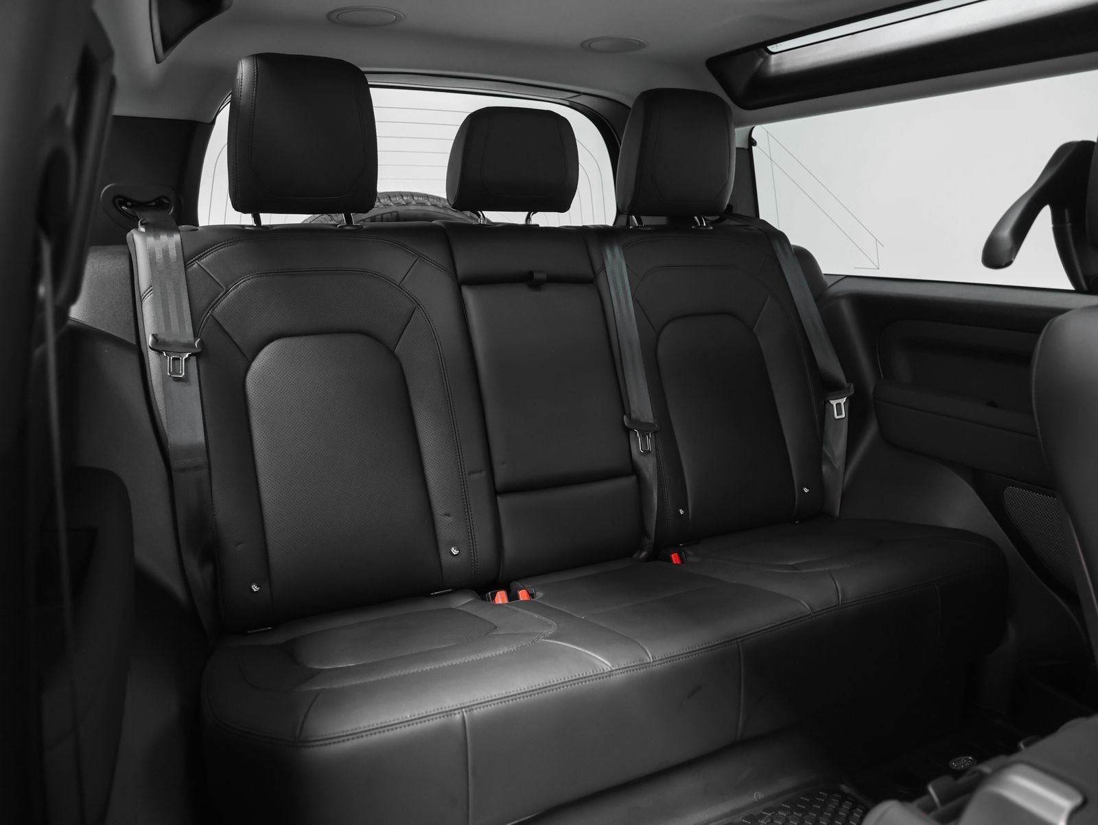 2023 Land Rover Defender 90 SE