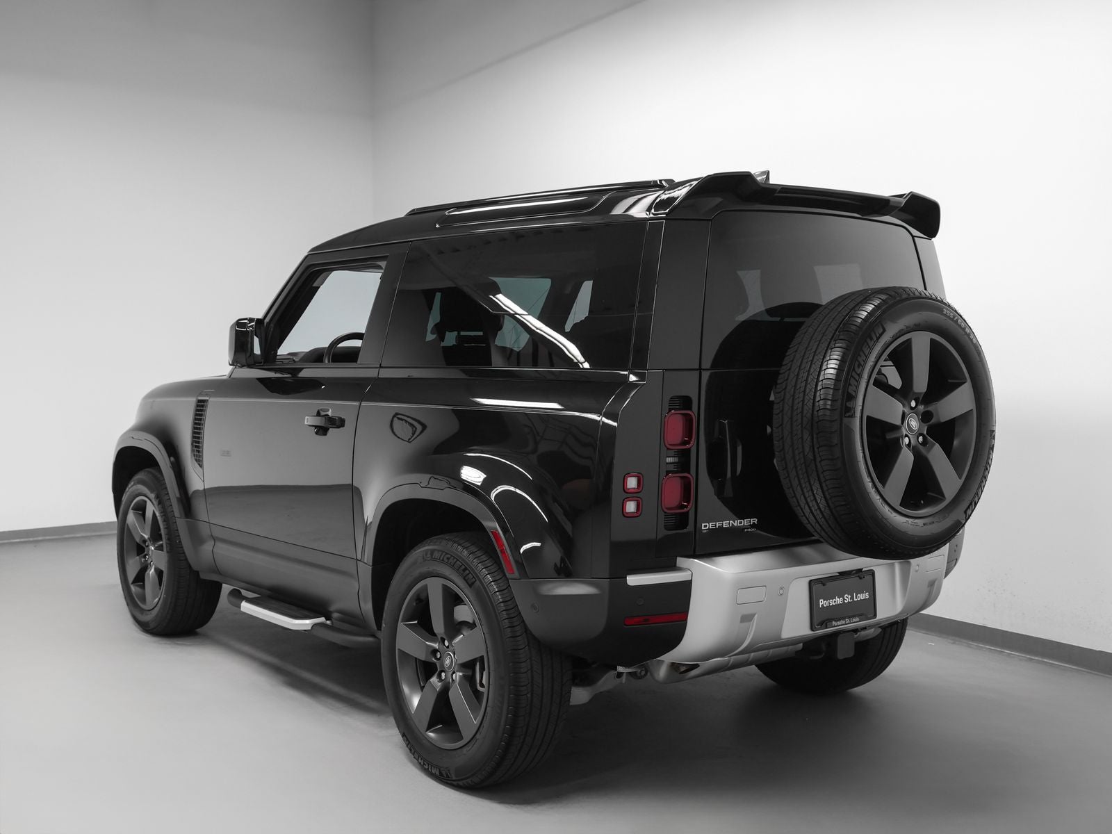 2023 Land Rover Defender 90 SE