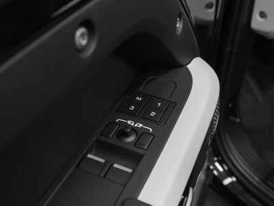 2023 Land Rover Defender 90 SE