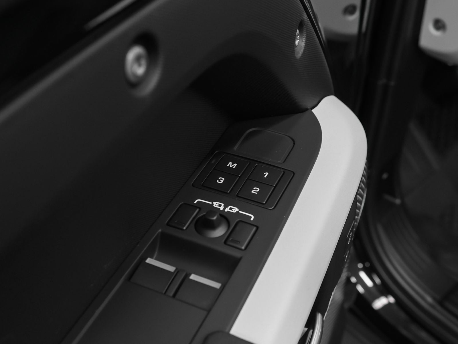 2023 Land Rover Defender 90 SE