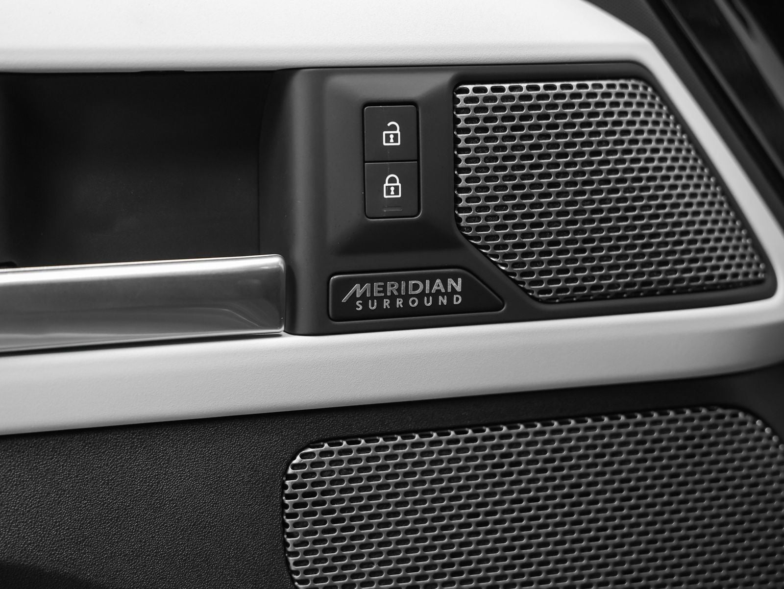2023 Land Rover Defender 90 SE