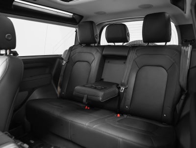2023 Land Rover Defender 90 SE