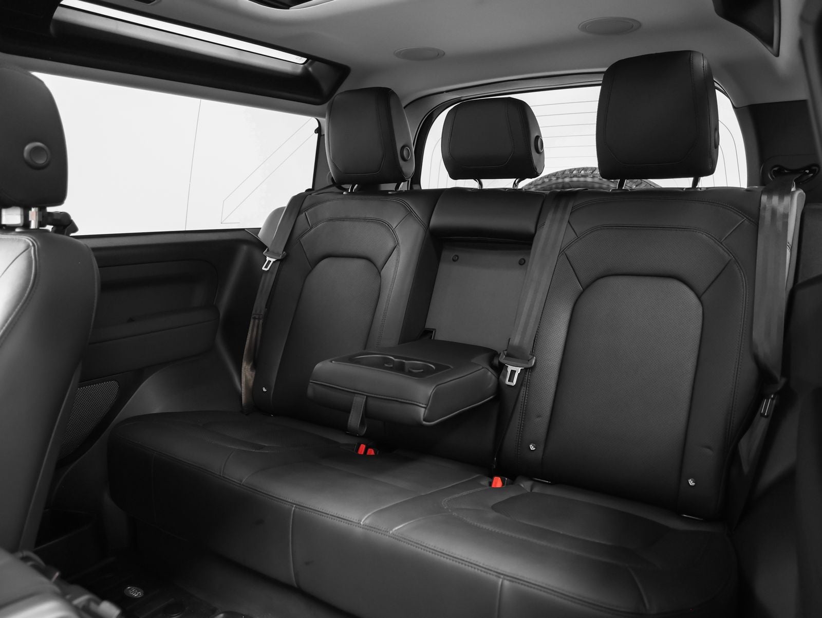 2023 Land Rover Defender 90 SE