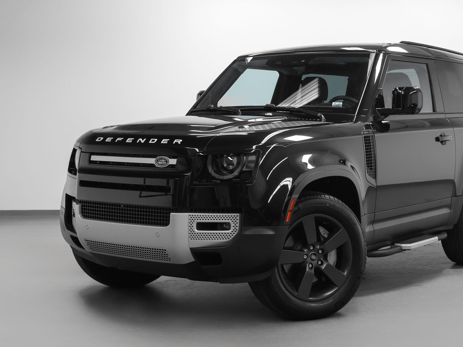 2023 Land Rover Defender 90 SE