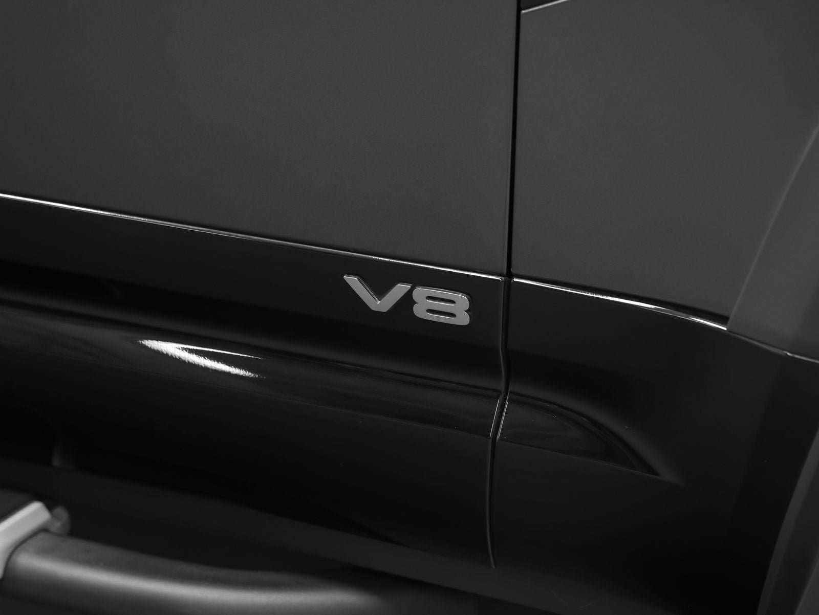2023 Land Rover Defender 110 Carpathian Edition