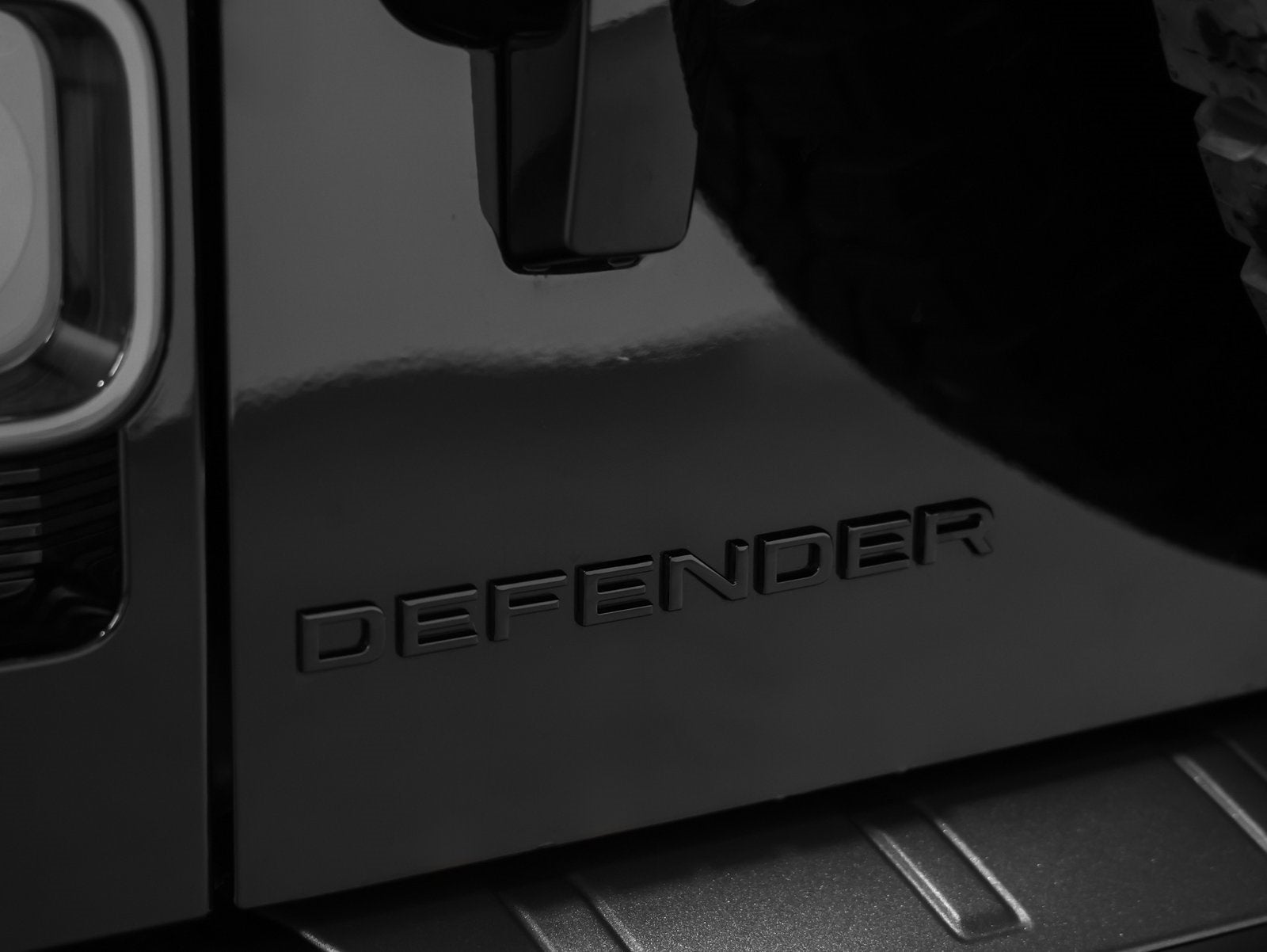 2025 Land Rover Defender 110 V8 P635 OCTA