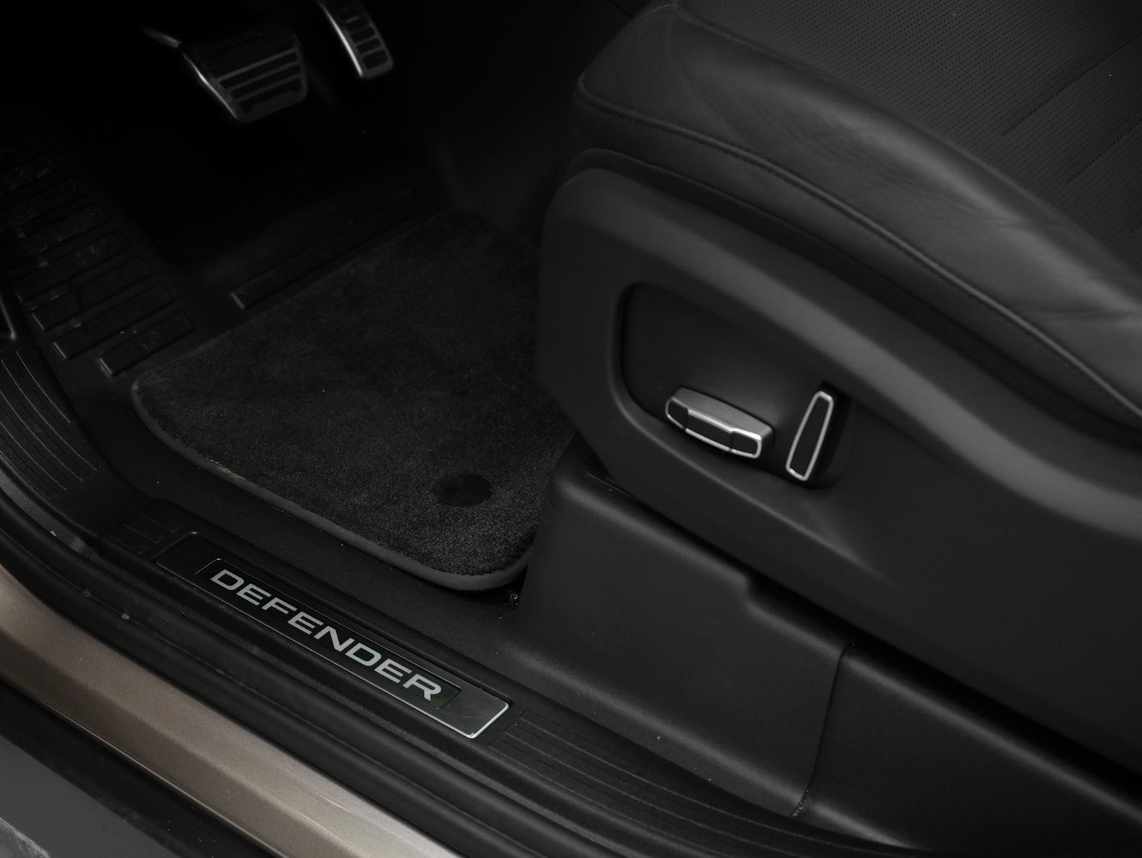 2025 Land Rover Defender 110 V8 P635 OCTA