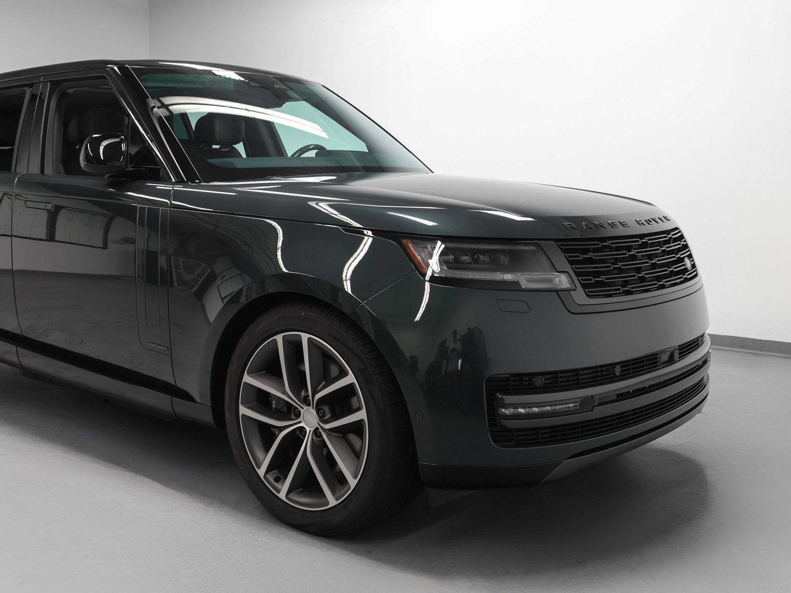 2025 Land Rover Range Rover Plug-In Hybrid Autobiography