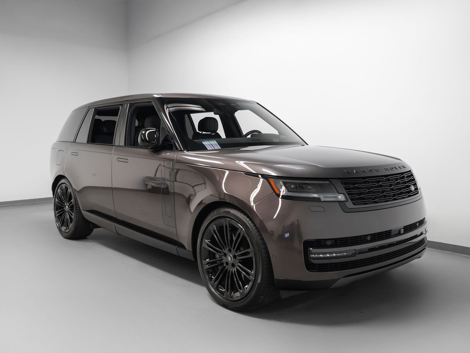 2025 Land Rover Range Rover SE LWB