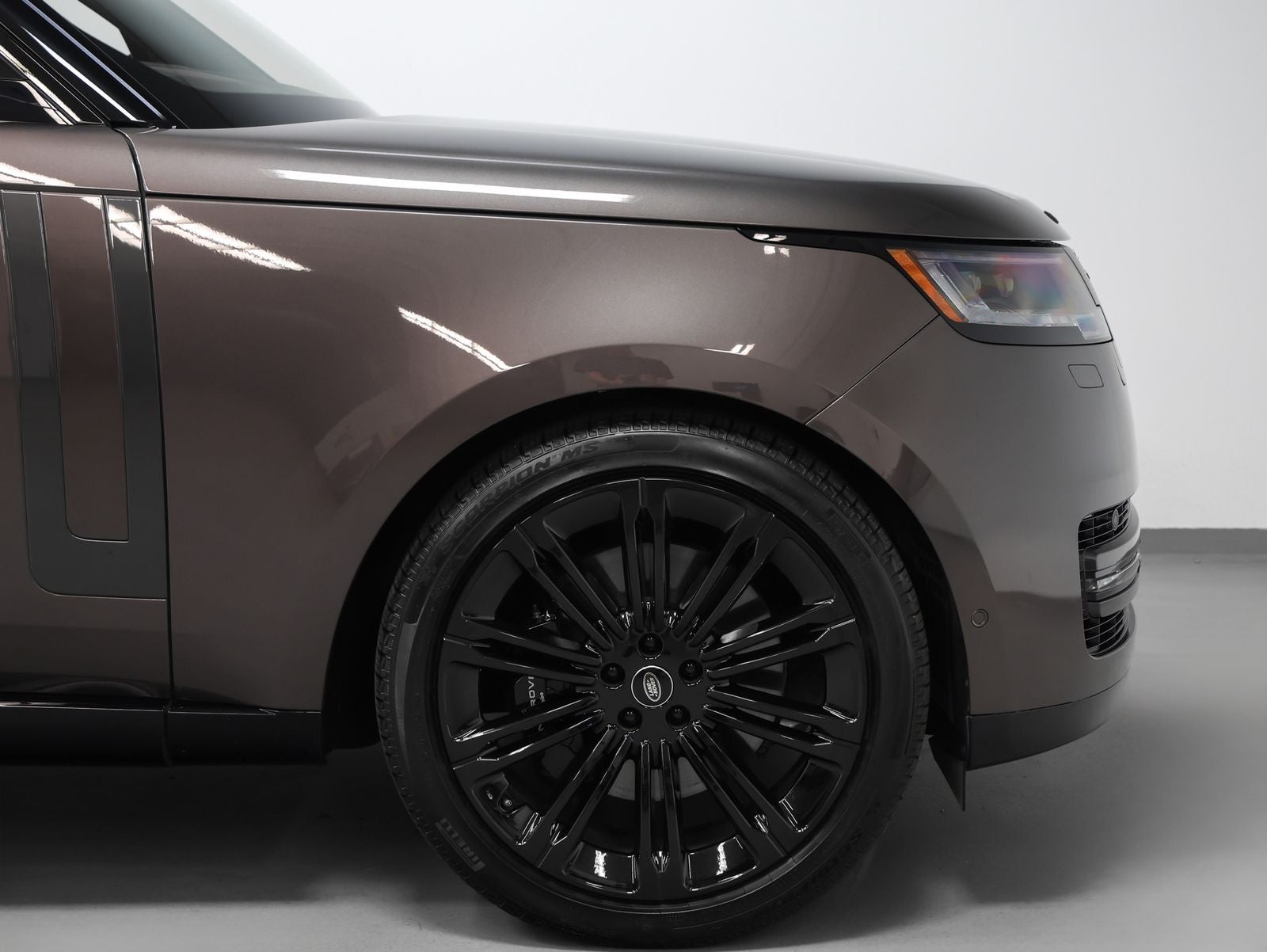 2025 Land Rover Range Rover SE LWB