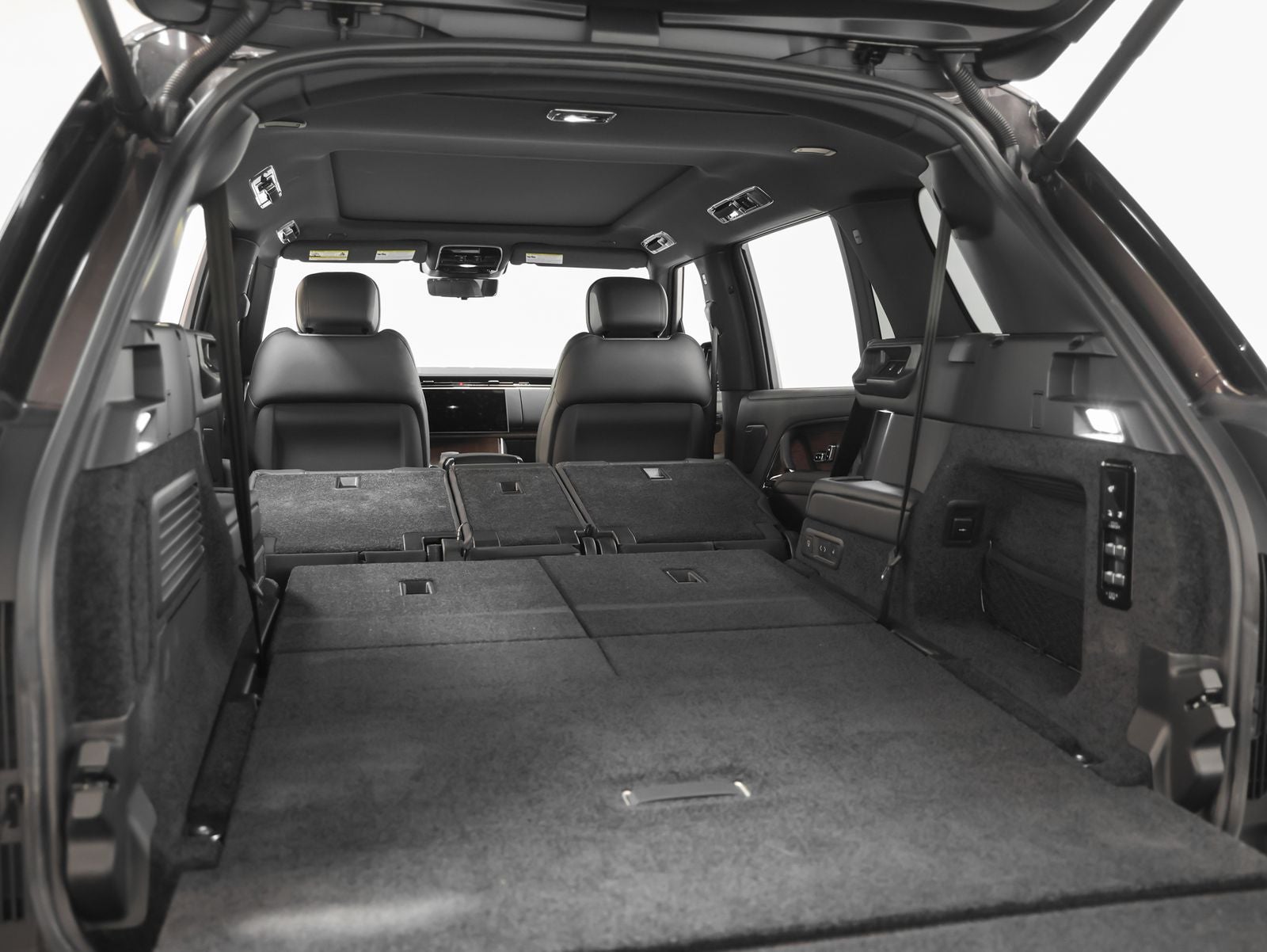 2025 Land Rover Range Rover SE LWB