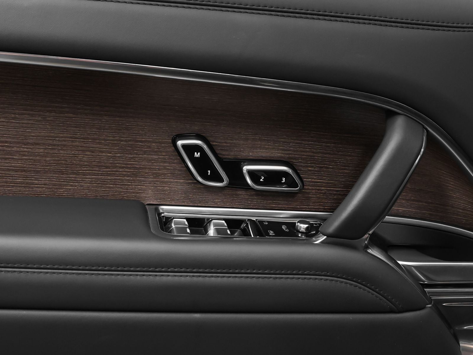 2025 Land Rover Range Rover SE LWB
