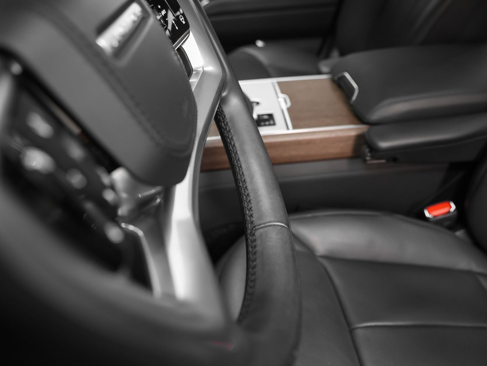 2025 Land Rover Range Rover SE LWB