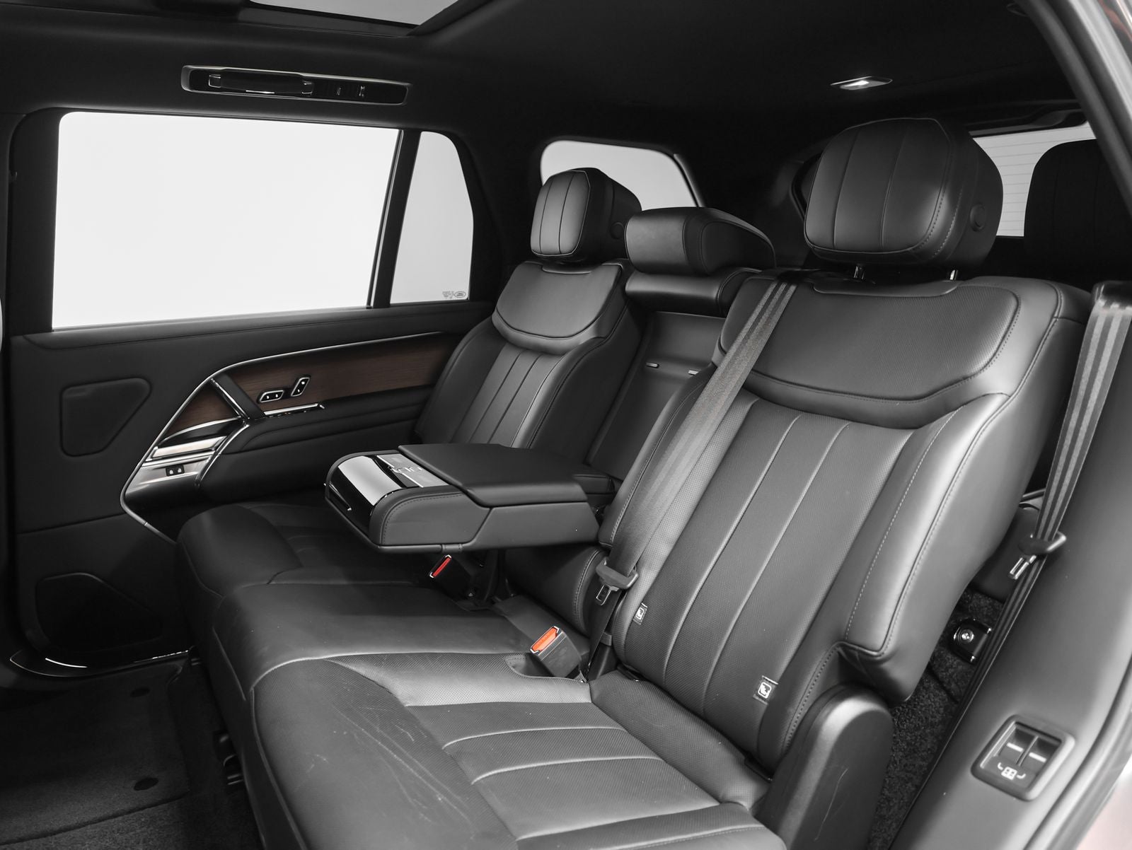 2025 Land Rover Range Rover SE LWB