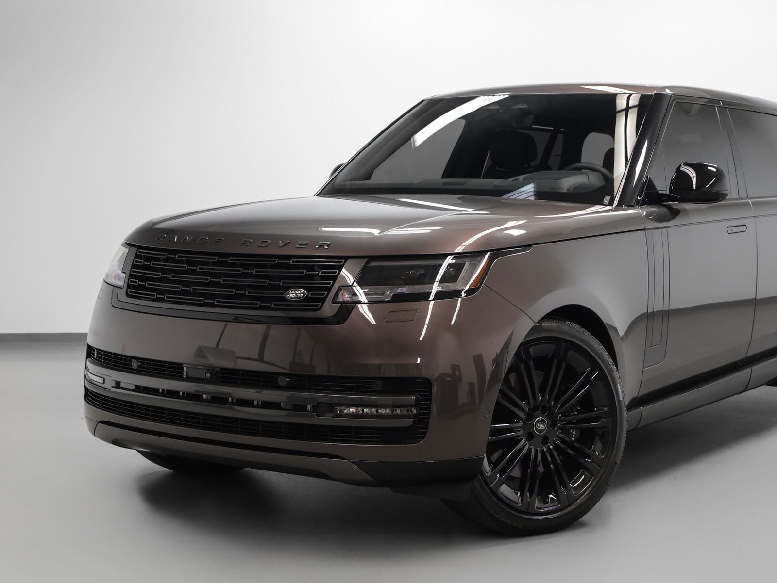 2025 Land Rover Range Rover SE LWB
