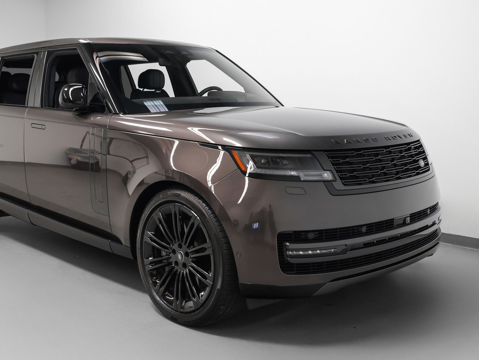 2025 Land Rover Range Rover SE LWB