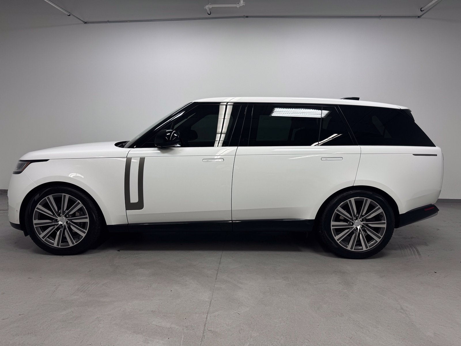2023 Land Rover Range Rover SE LWB
