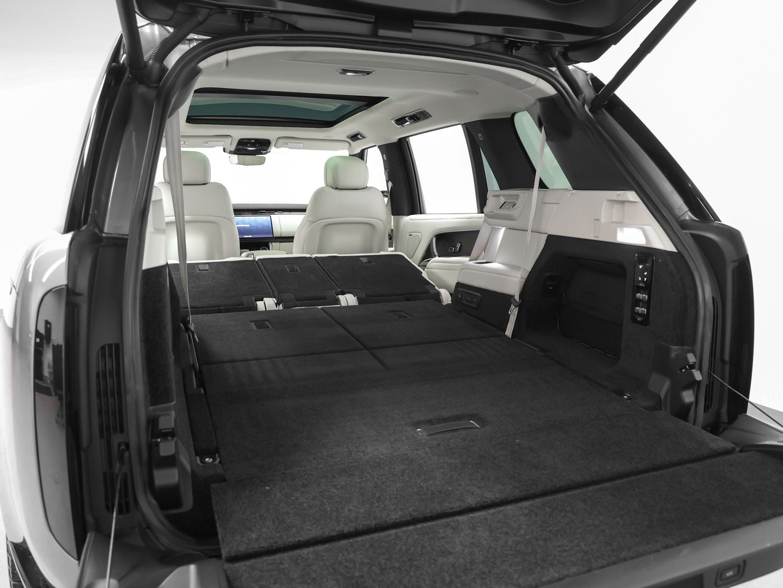 2023 Land Rover Range Rover SE LWB