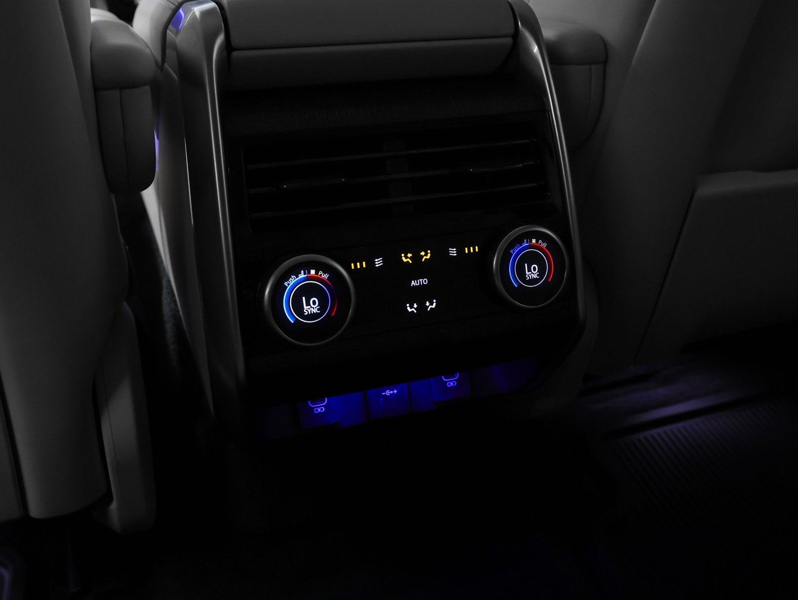 2023 Land Rover Range Rover SE LWB