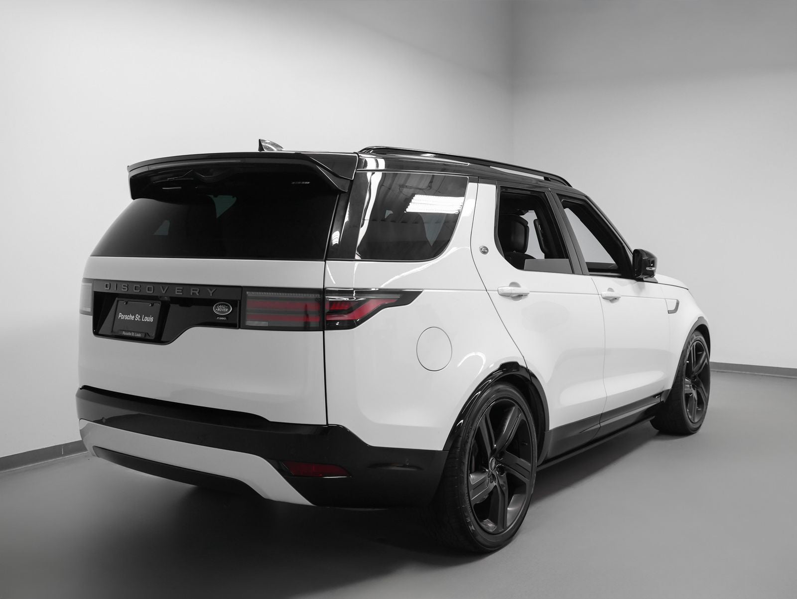 2022 Land Rover Discovery S R-Dynamic