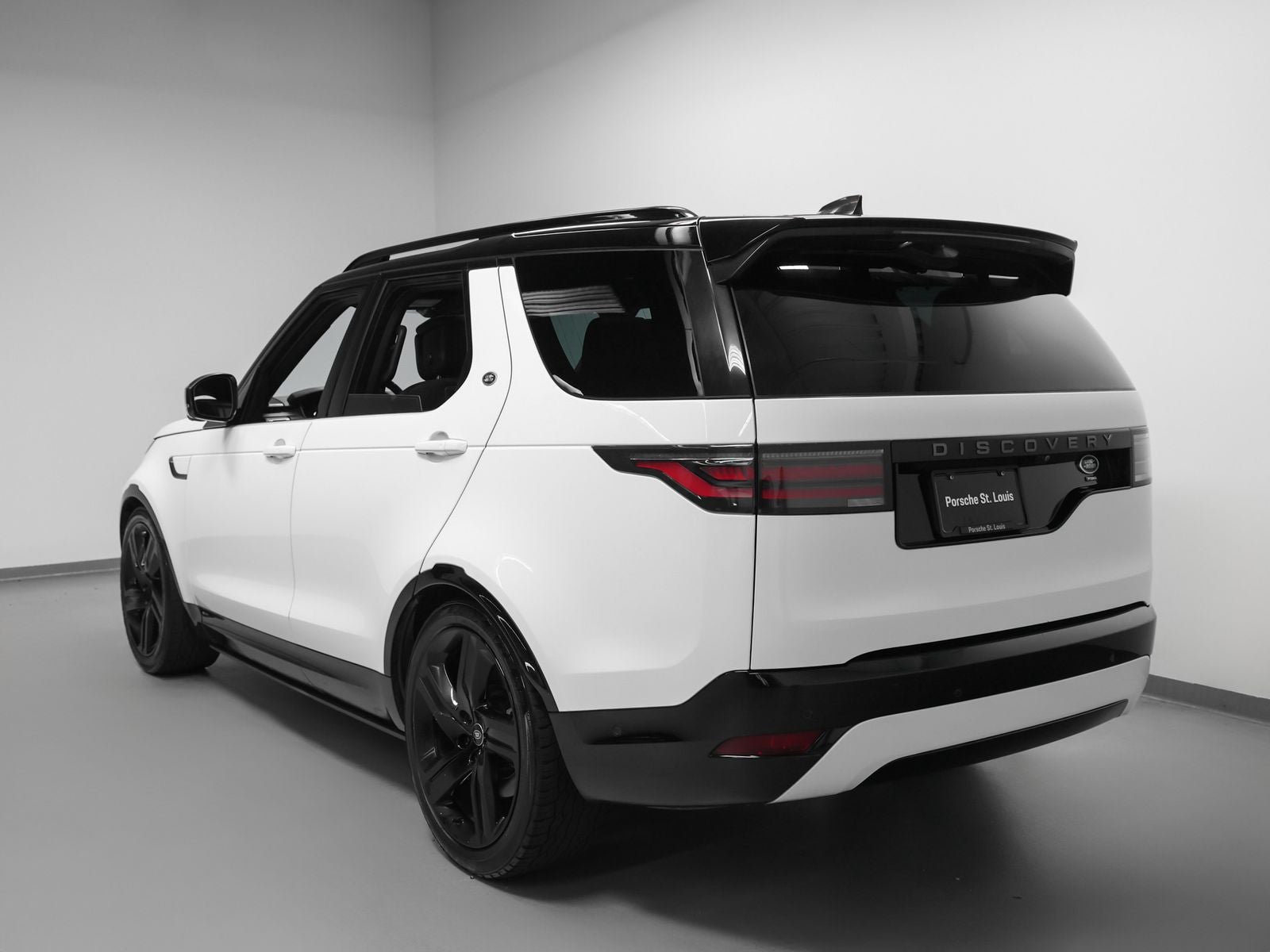 2022 Land Rover Discovery S R-Dynamic