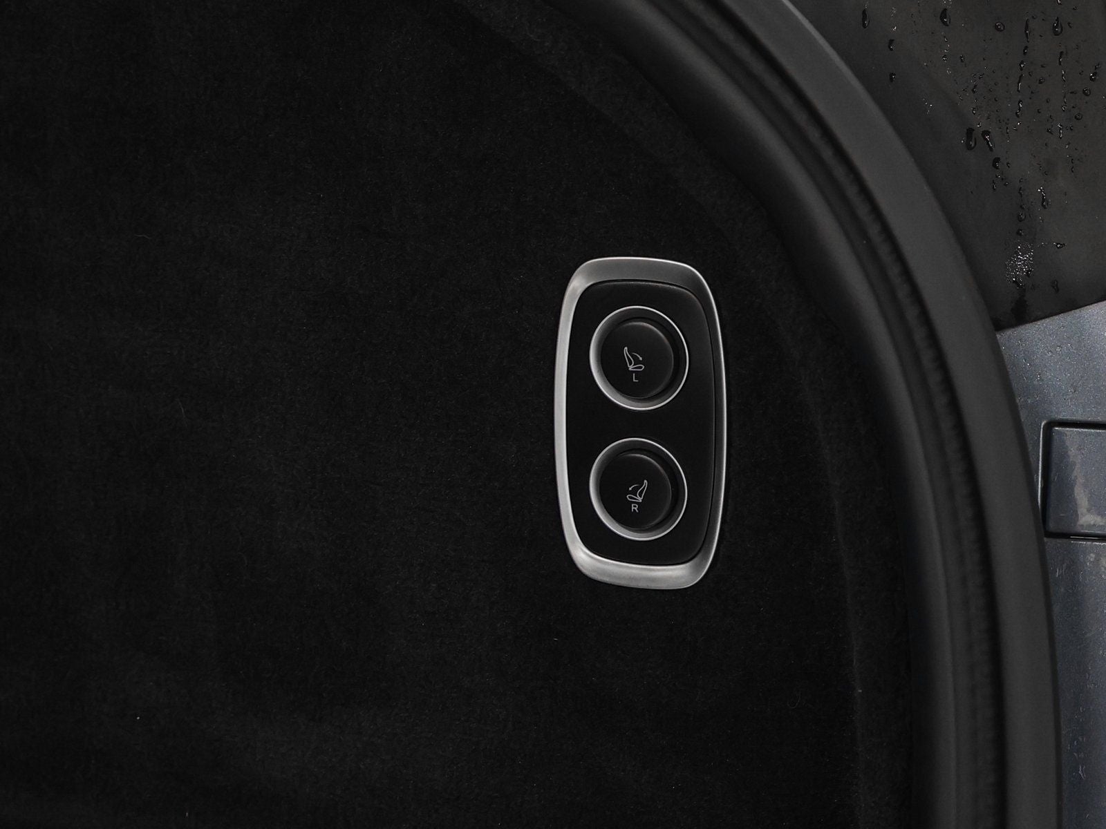 2021 Aston Martin DBX Base