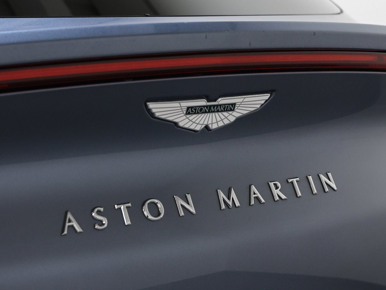 2021 Aston Martin DBX Base