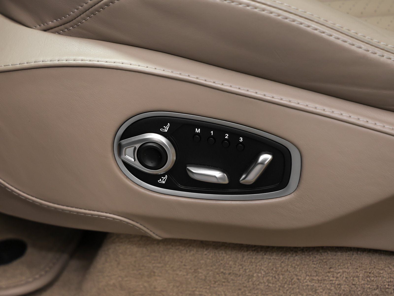 2021 Aston Martin DBX Base