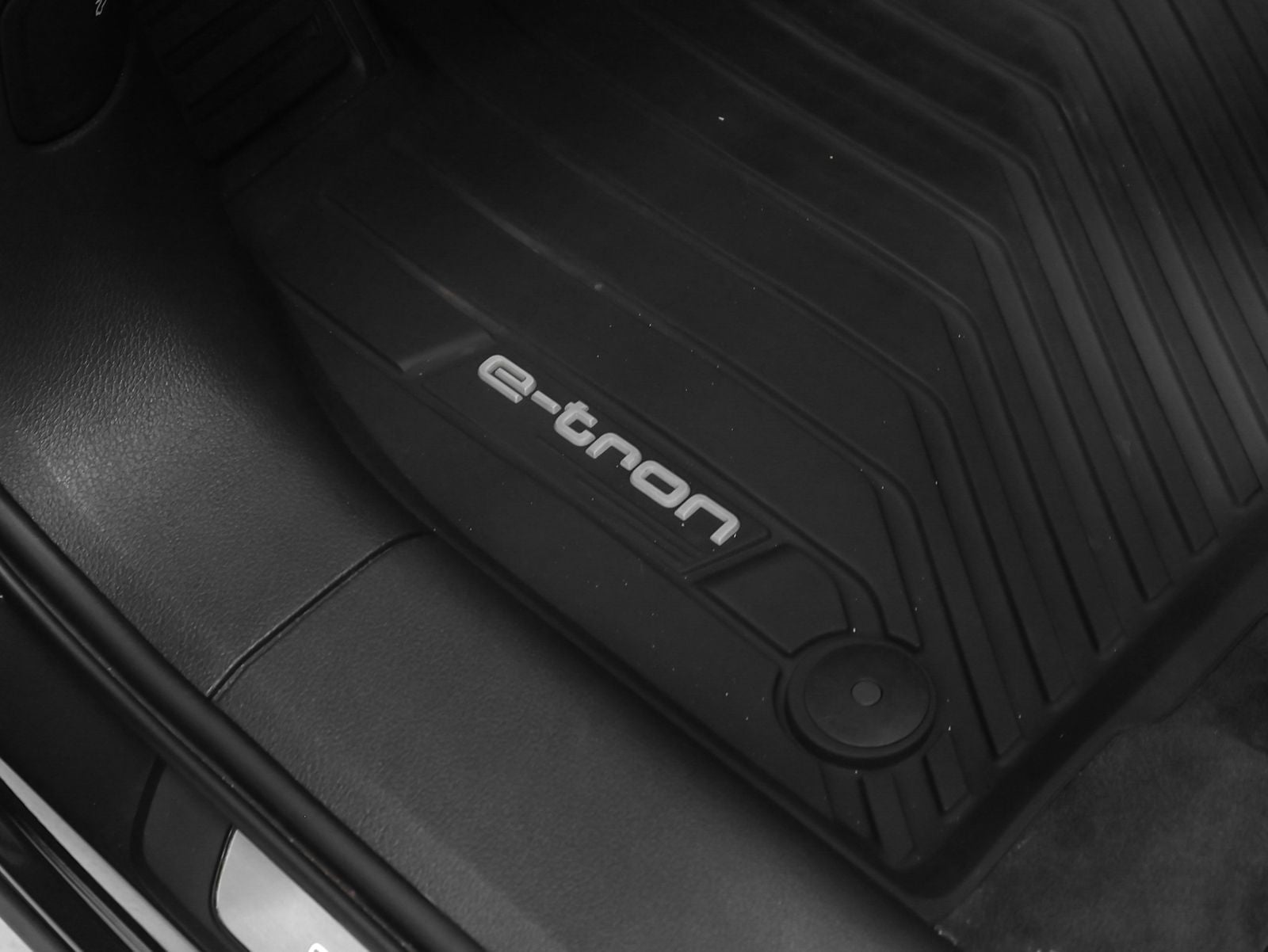 2019 Audi e-tron Prestige quattro