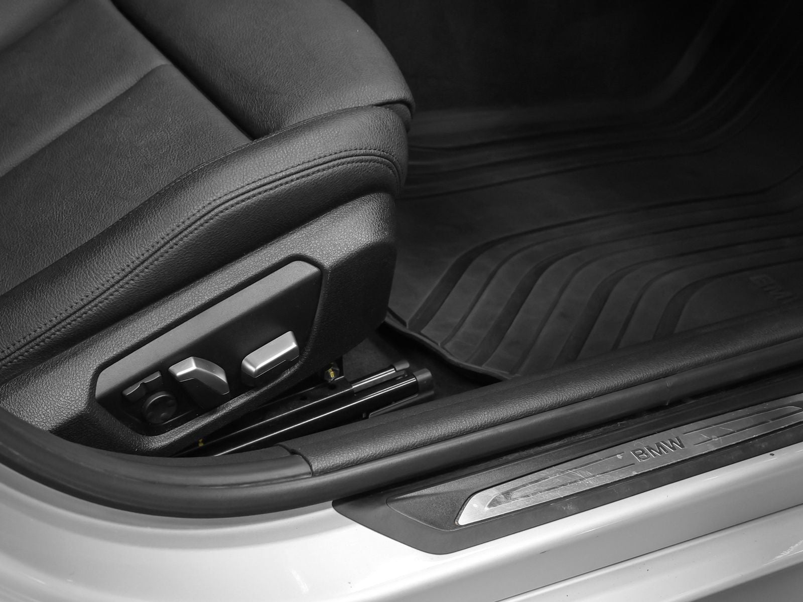 2018 BMW 3 Series 330i xDrive
