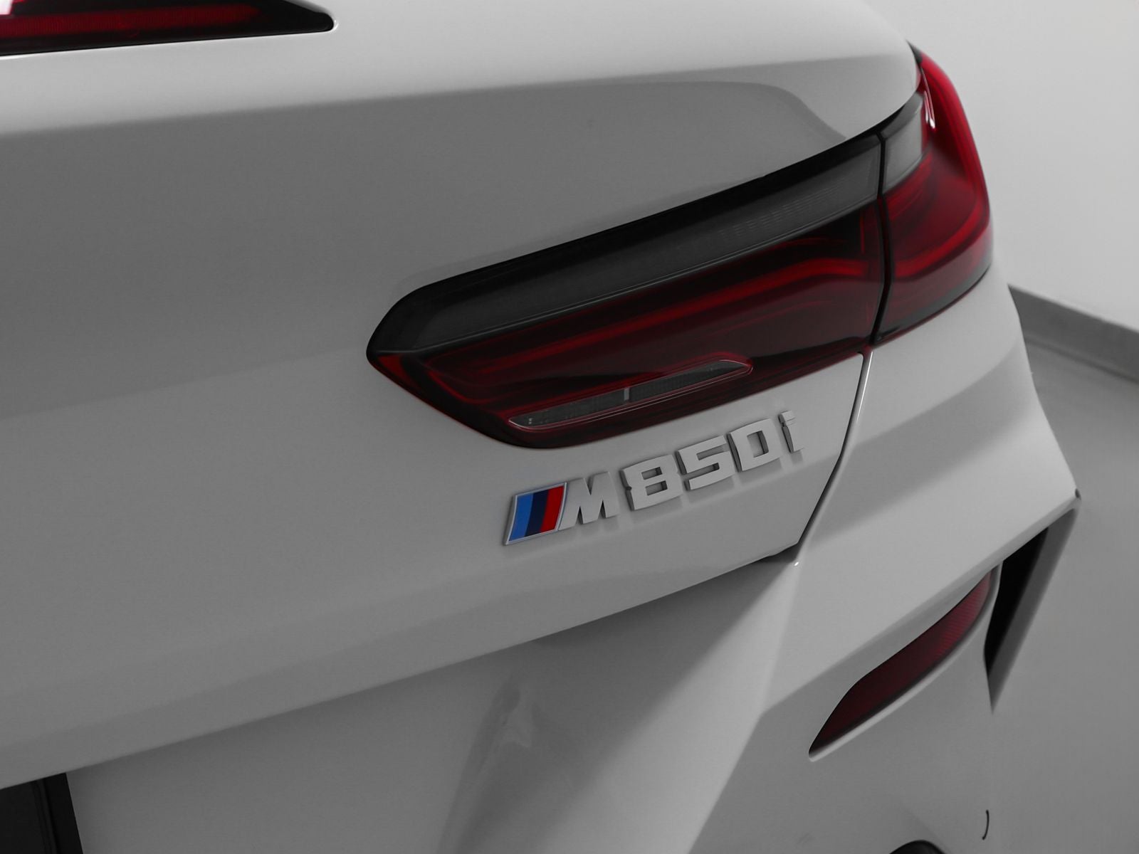 2026 BMW 8 Series M850i xDrive